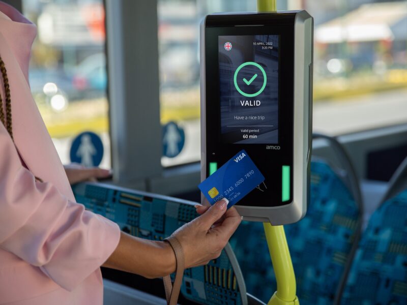 AMCO, VISA, NBG PAY, ΚΤΕΛ: Ηλεκτρονικές ανέπαφες πληρωμές σε αστικά λεωφορεία 33 πόλεων - Image